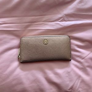 Tory Burch Robinson ZIP Continental Wallet